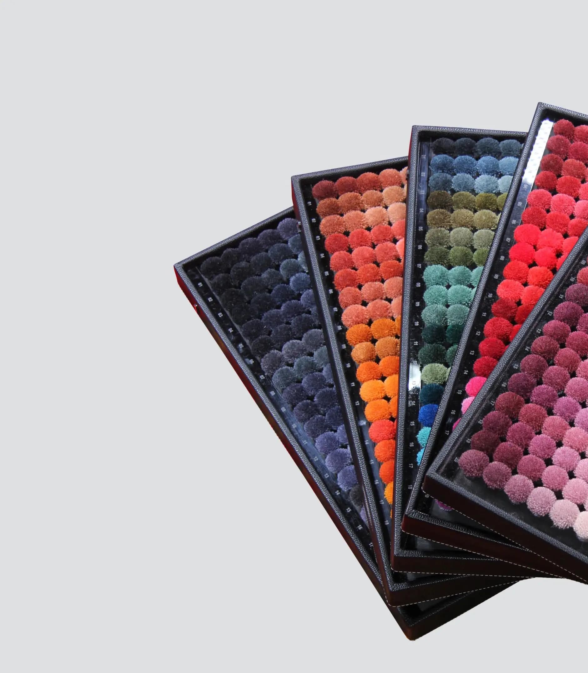 Bảng mẫu bông màu và chất liệu dùng để phát triển thảm bespoke